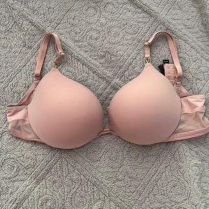 Victoria’s Secret uplift plunge bra. 36D.